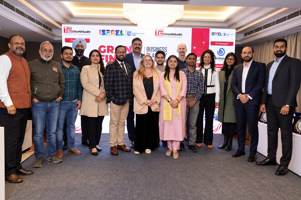 Finalists and jury at the Grand Finale of the Business Plan Competition